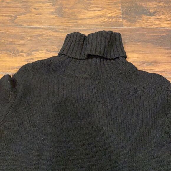 jillian jones lambs wool turtle neck sweater size L Pom Pom accent on bottom - Picture 4 of 9